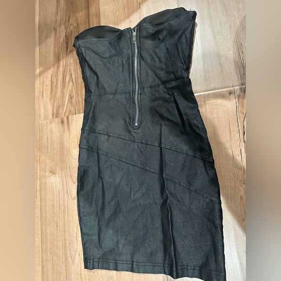 Gorgeous cocktail dress. Perfect for a night out in Vegas. - Picture 3 of 7